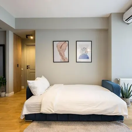 Bright 1br Flat - New Midtown Building + Terrace *