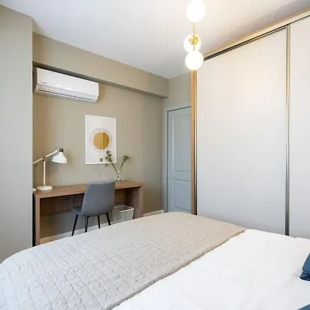 Bright 1br Flat - New Midtown Building + Terrace Boekarest