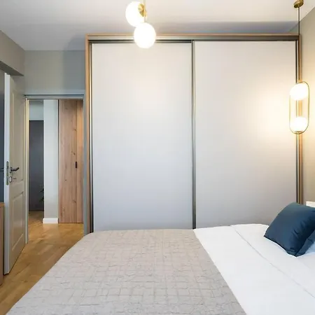 Bright 1br Flat - New Midtown Building + Terrace * Bukarest