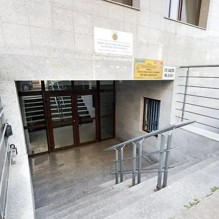 Bright 1br Flat - New Midtown Building + Terrace Apartment