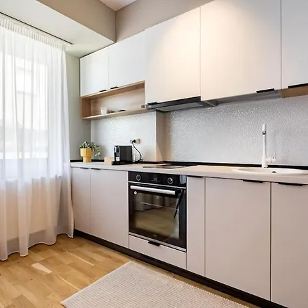 Bright 1br Flat - New Midtown Building + Terrace *