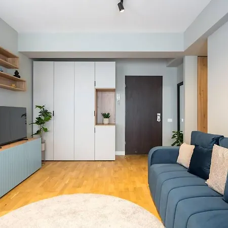 Bright 1br Flat - New Midtown Building + Terrace * Bukarest