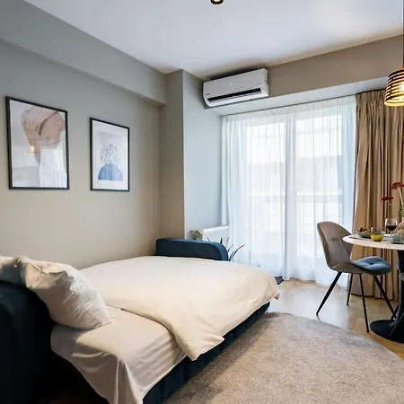 Bright 1br Flat - New Midtown Building + Terrace Appartement Boekarest