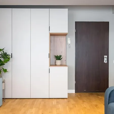 Bright 1br Flat - New Midtown Building + Terrace * Bukarest