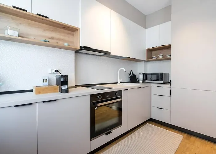 Bright 1br Flat - New Midtown Building + Terrace Апартаменти Бухарест