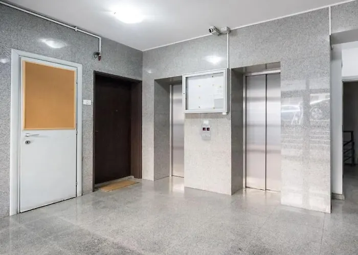 Bright 1br Flat - New Midtown Building + Terrace * Bukarest