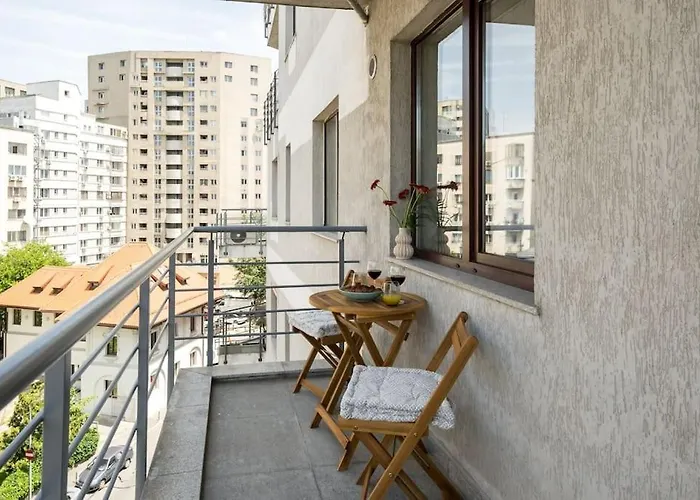 Апартаменти Bright 1br Flat - New Midtown Building + Terrace
