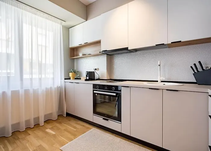 Bright 1br Flat - New Midtown Building + Terrace *