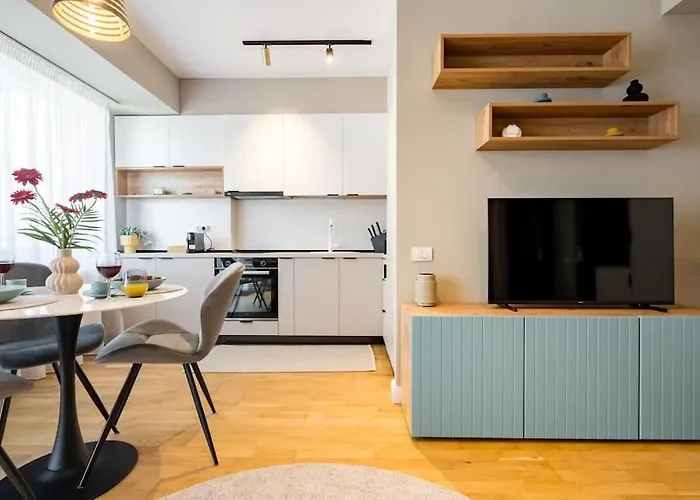 Апартаменти Bright 1br Flat - New Midtown Building + Terrace Бухарест