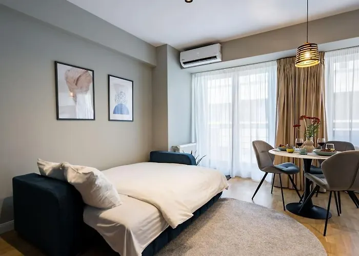 Bright 1br Flat - New Midtown Building + Terrace Апартаменти Бухарест