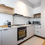 Bright 1br Flat - New Midtown Building + Terrace Апартаменти Бухарест