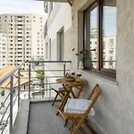Апартаменти Bright 1br Flat - New Midtown Building + Terrace