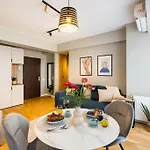 Bright 1br Flat - New Midtown Building + Terrace Апартаменти *