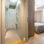 Апартаменти Bright 1br Flat - New Midtown Building + Terrace