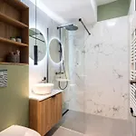 Апартаменти Bright 1br Flat - New Midtown Building + Terrace *
