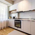 Bright 1br Flat - New Midtown Building + Terrace *