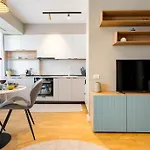 Апартаменти Bright 1br Flat - New Midtown Building + Terrace Бухарест