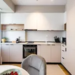 Bright 1br Flat - New Midtown Building + Terrace Бухарест