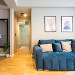 Апартаменти Bright 1br Flat - New Midtown Building + Terrace *