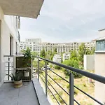 Bright 1br Flat - New Midtown Building + Terrace Апартаменти