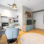 Bright 1br Flat - New Midtown Building + Terrace *