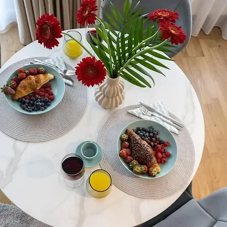 Bright 1br Flat - New Midtown Building + Terrace Apartman Bukarest