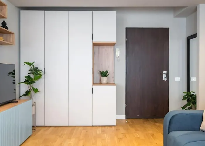 Bright 1br Flat - New Midtown Building + Terrace * Bukarest