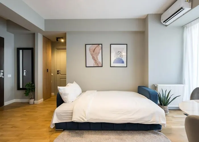 Bright 1br Flat - New Midtown Building + Terrace *